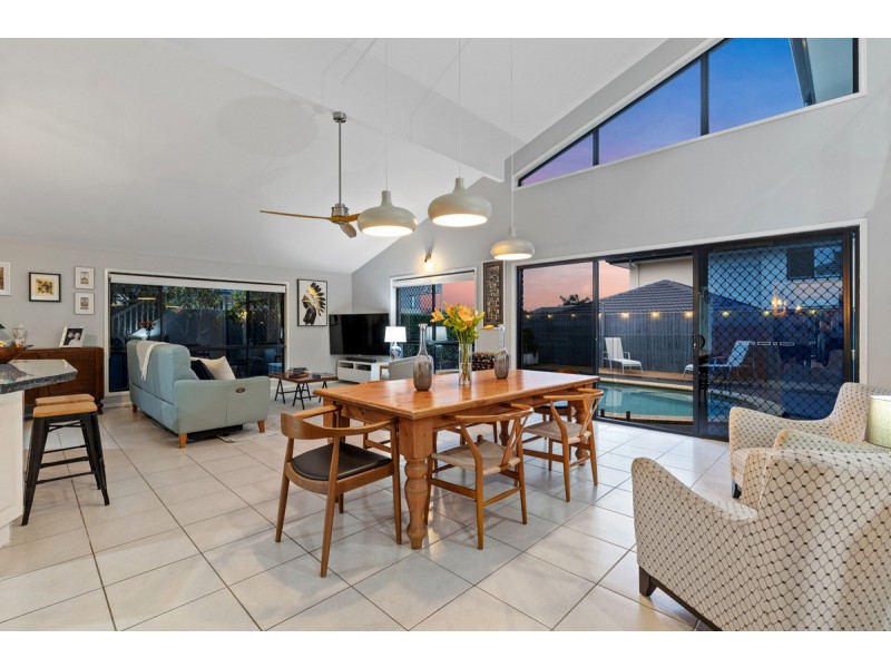 55 Spinnaker Circuit, Redland Bay QLD 4165