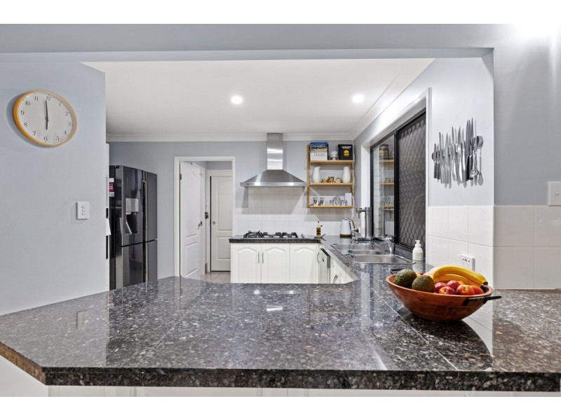 55 Spinnaker Circuit, Redland Bay QLD 4165