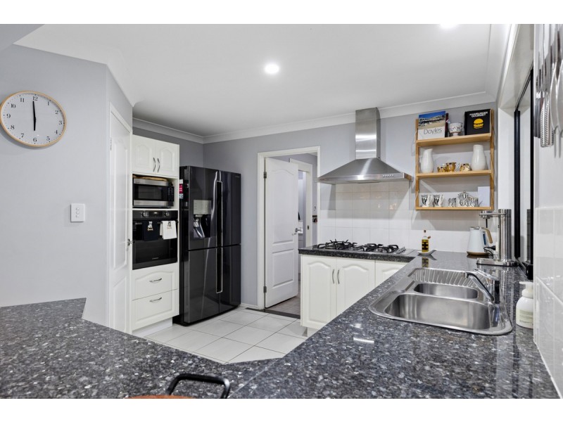 55 Spinnaker Circuit, Redland Bay QLD 4165