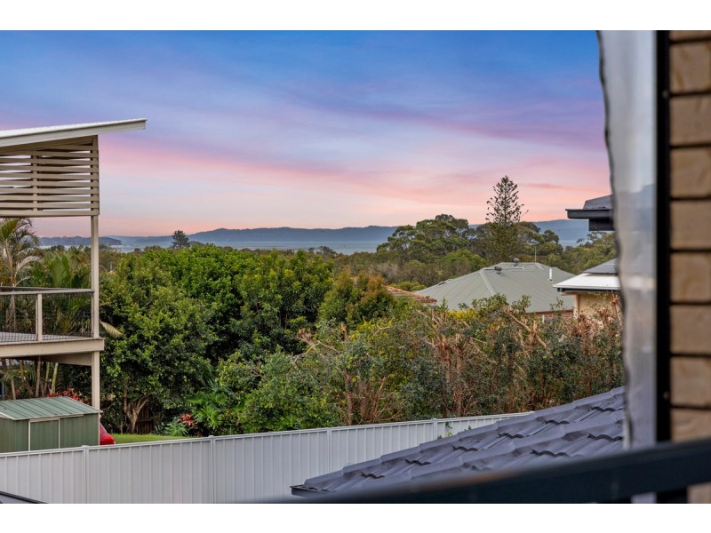 55 Spinnaker Circuit, Redland Bay QLD 4165