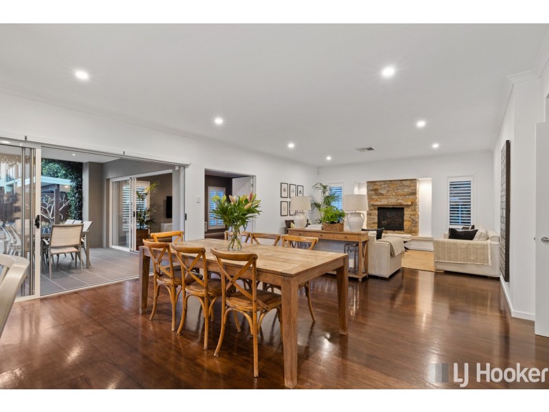 11 Melrose Court, Redland Bay QLD 4165
