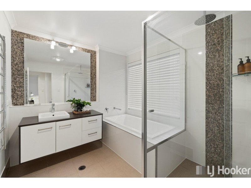 11 Melrose Court, Redland Bay QLD 4165