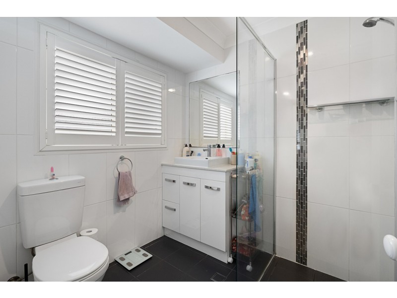 21 Leonard Street, Wellington Point QLD 4160