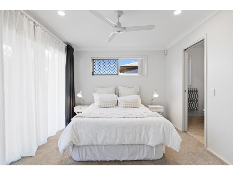 10 Aqua Crescent, Redland Bay QLD 4165