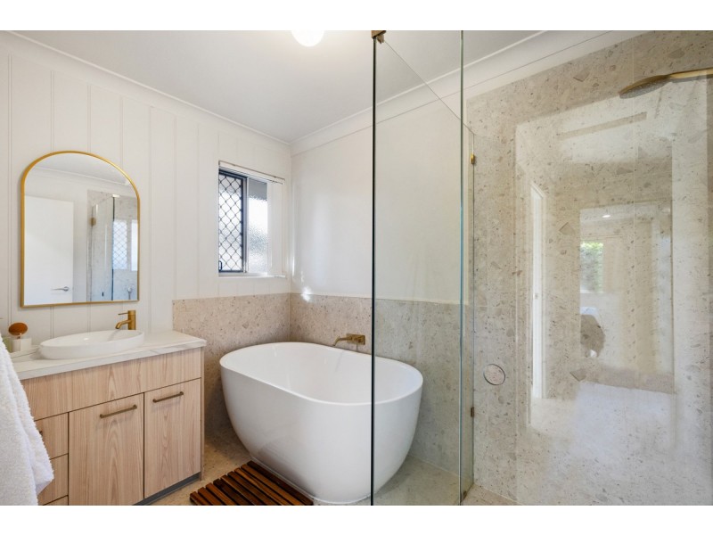 10 Aqua Crescent, Redland Bay QLD 4165