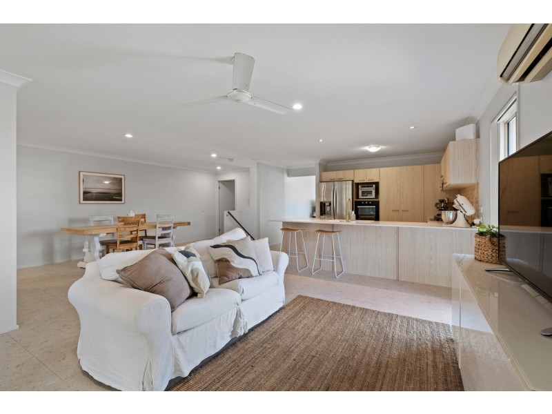 10 Aqua Crescent, Redland Bay QLD 4165