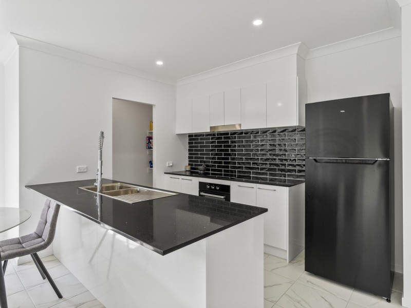 6 Brittle Street, Redland Bay QLD 4165