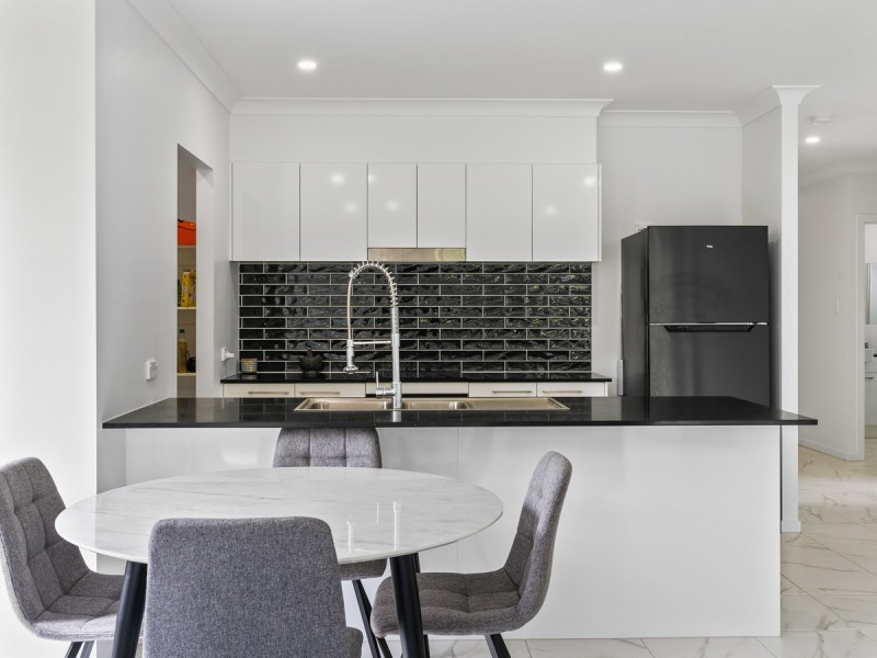 6 Brittle Street, Redland Bay QLD 4165