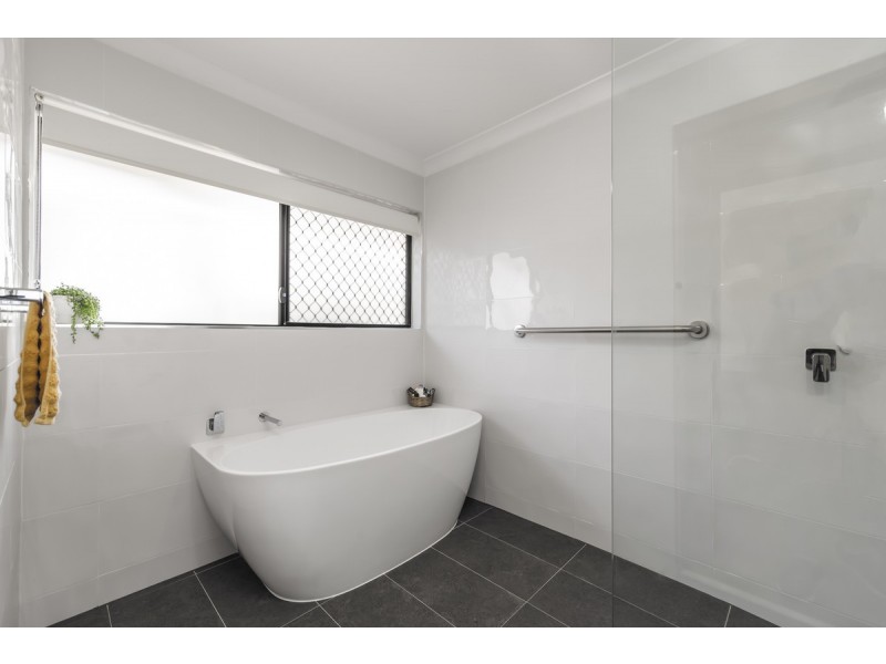 3 Viewfield Street, Redland Bay QLD 4165