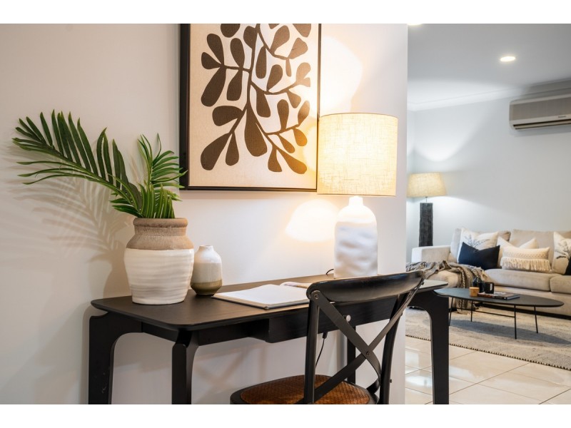 25 Lakeside Circuit, Sinnamon Park QLD 4073