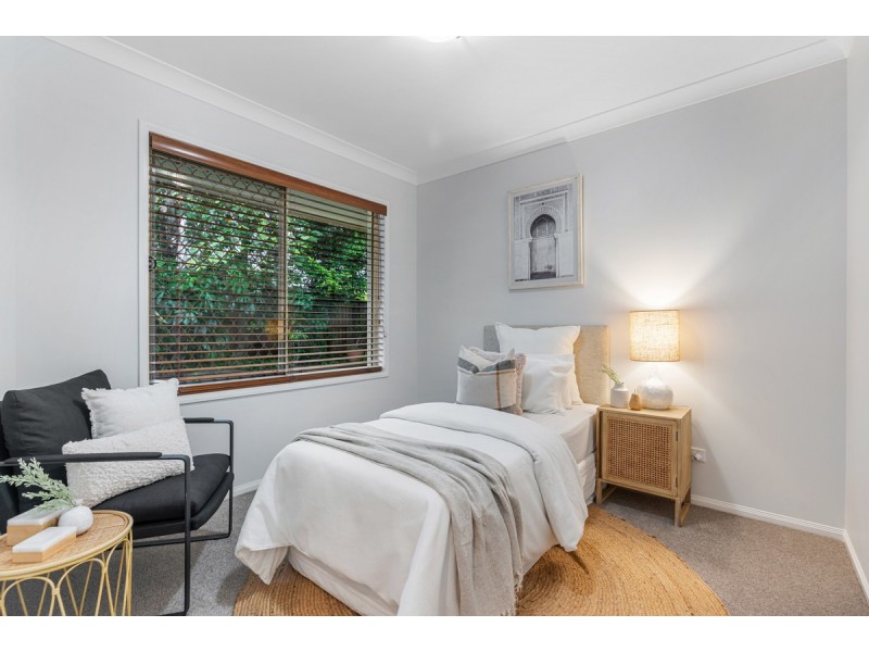 25 Lakeside Circuit, Sinnamon Park QLD 4073