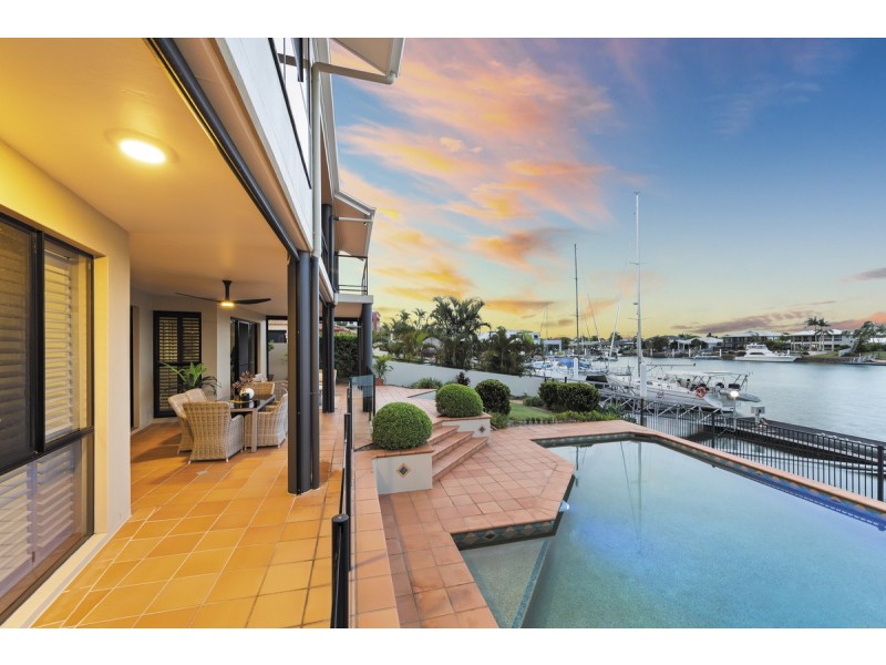 9 Martingale Court, Raby Bay QLD 4163