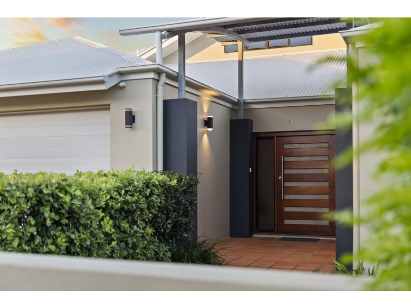 9 Martingale Court, Raby Bay QLD 4163