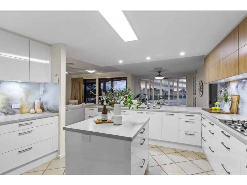 9 Martingale Court, Raby Bay QLD 4163