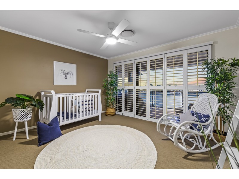 9 Martingale Court, Raby Bay QLD 4163