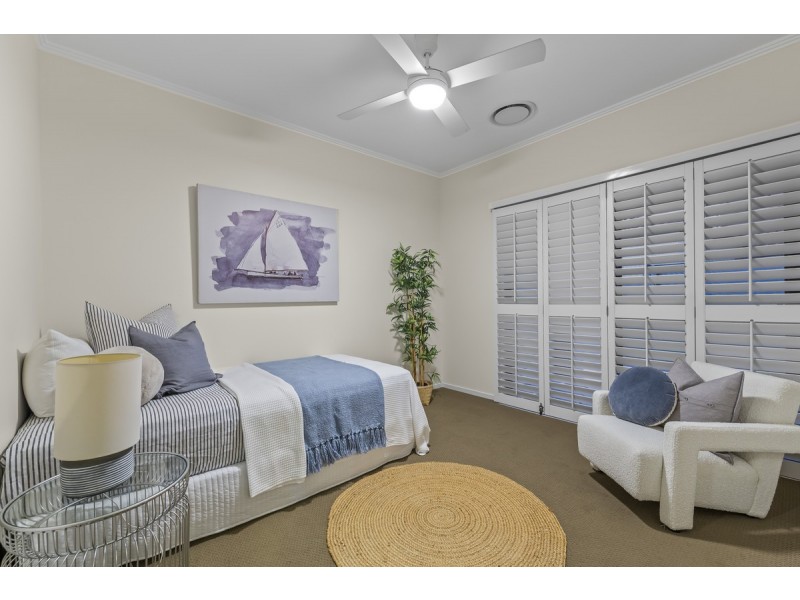 9 Martingale Court, Raby Bay QLD 4163