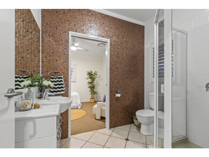 9 Martingale Court, Raby Bay QLD 4163