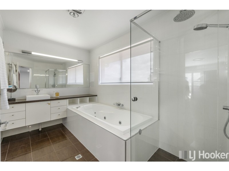 27 Compass Court, Raby Bay QLD 4163