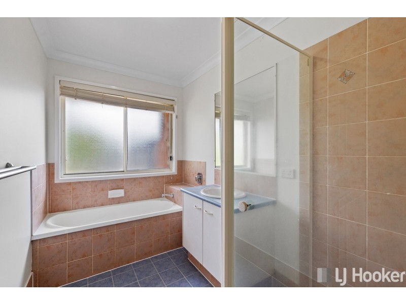 8 Cazna Court, Redland Bay QLD 4165
