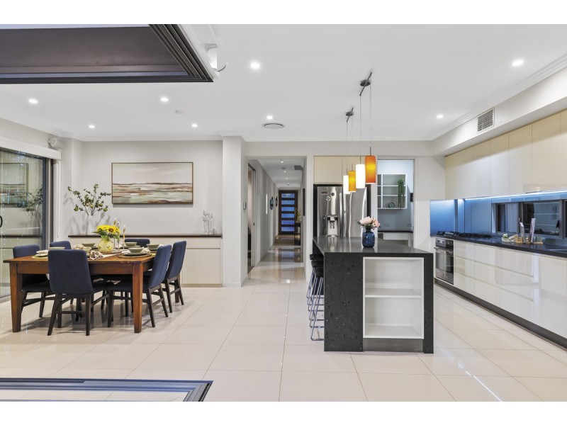 33 Eromanga Street, Carindale QLD 4152