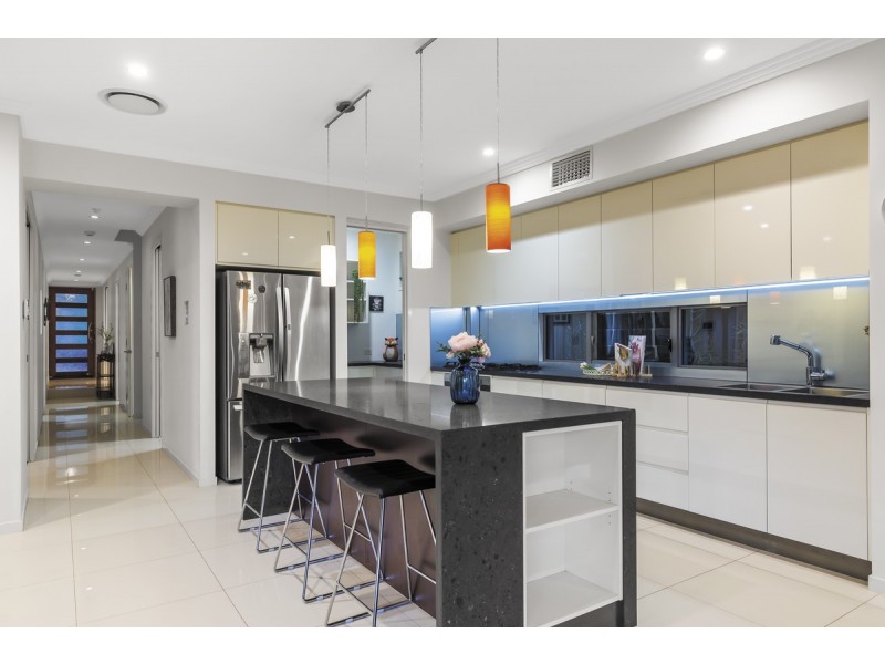 33 Eromanga Street, Carindale QLD 4152