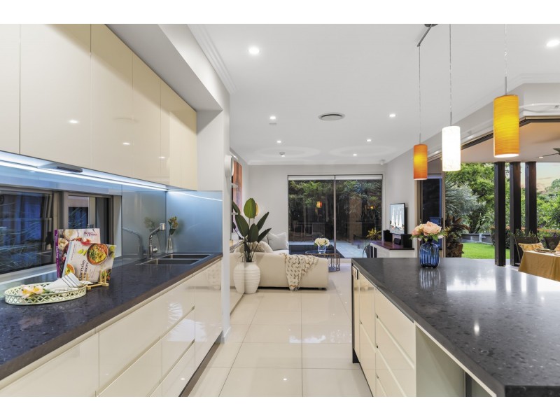 33 Eromanga Street, Carindale QLD 4152