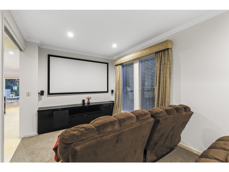 33 Eromanga Street, Carindale QLD 4152