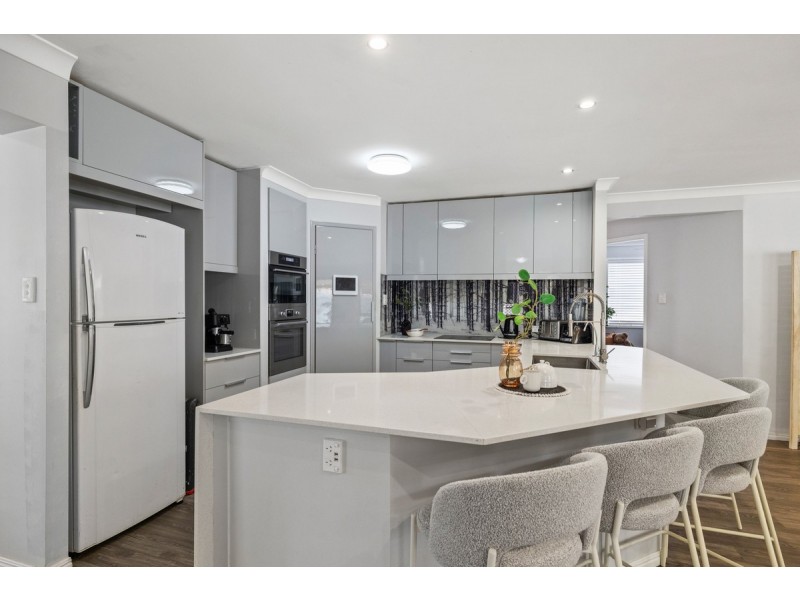 54 Seaholly Crescent, Victoria Point QLD 4165