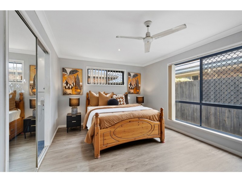 54 Seaholly Crescent, Victoria Point QLD 4165