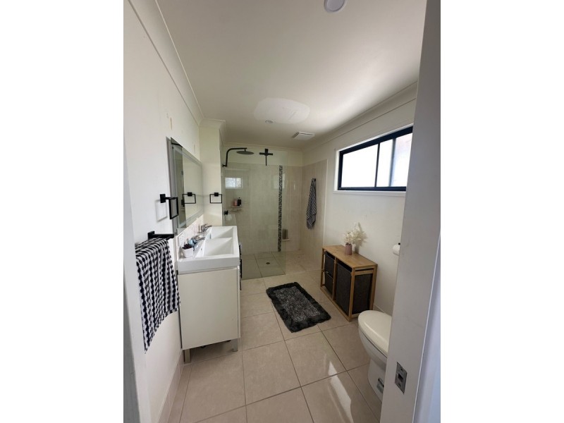 9 Pigeon Court, Birkdale QLD 4159