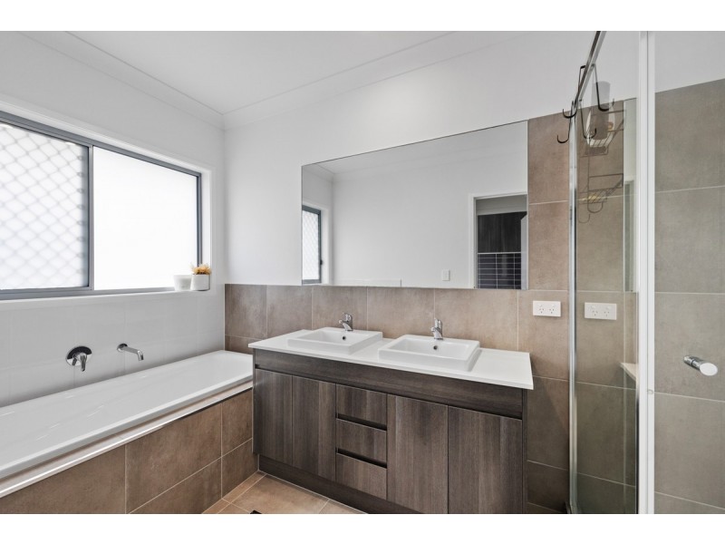 11 Greenside Street, Victoria Point QLD 4165