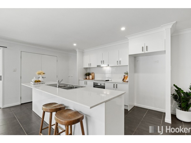 11 Glenhaven Close, Redland Bay QLD 4165