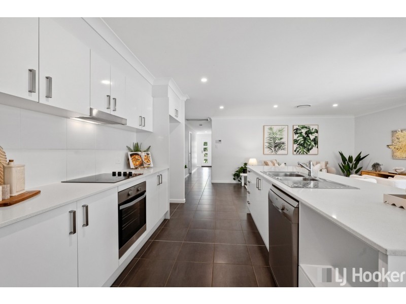 11 Glenhaven Close, Redland Bay QLD 4165