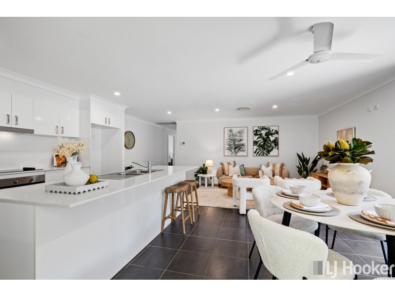 11 Glenhaven Close, Redland Bay QLD 4165