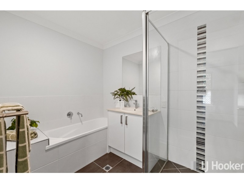 11 Glenhaven Close, Redland Bay QLD 4165