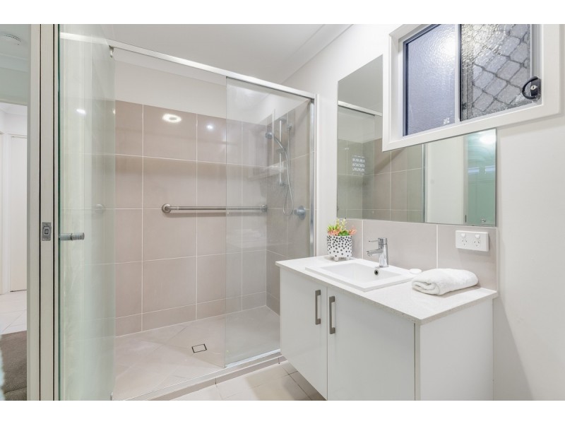 2/7 Yarrow Court, Cleveland QLD 4163