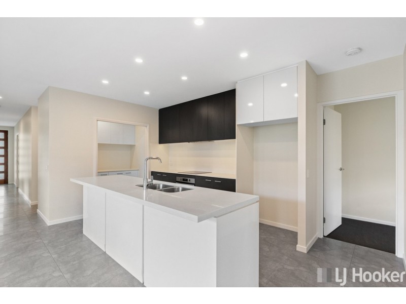 10 Muller Street, Redland Bay QLD 4165