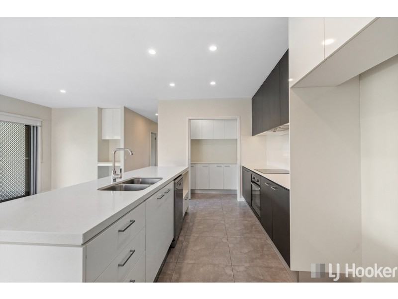 10 Muller Street, Redland Bay QLD 4165