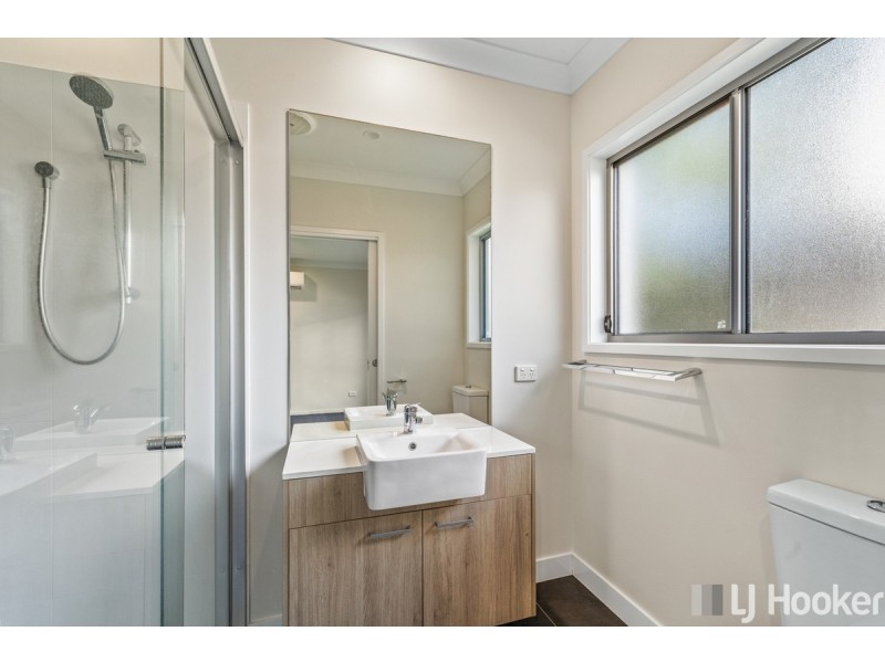 10 Muller Street, Redland Bay QLD 4165