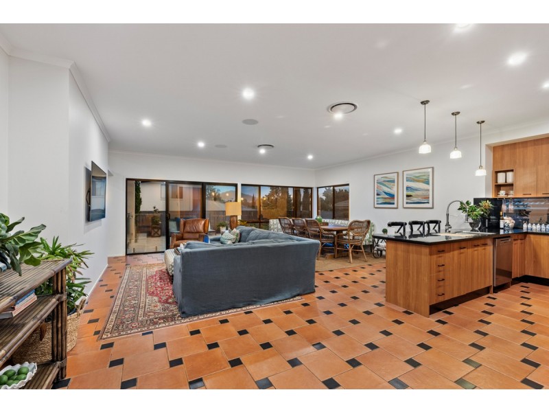 8 Melrose Close, Carindale QLD 4152