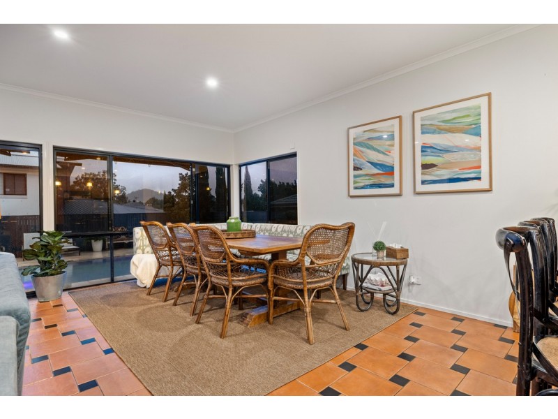 8 Melrose Close, Carindale QLD 4152