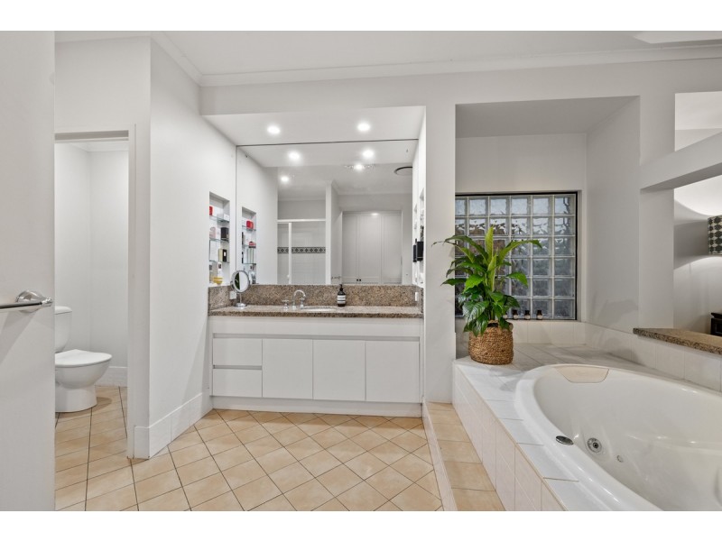 8 Melrose Close, Carindale QLD 4152