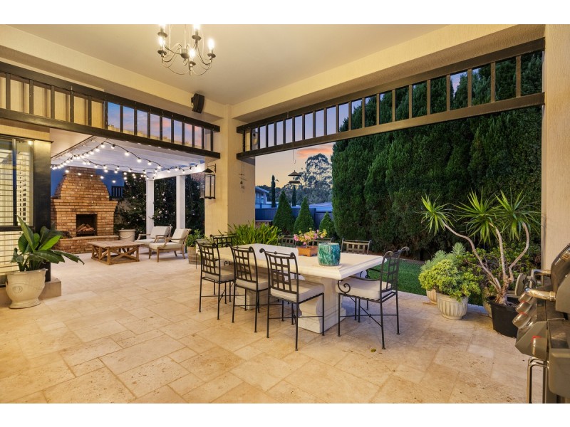 8 Melrose Close, Carindale QLD 4152