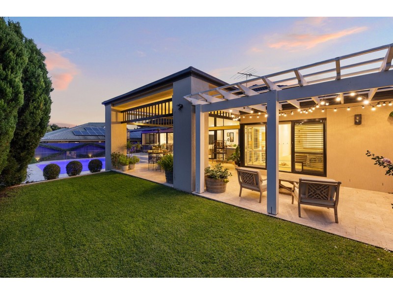 8 Melrose Close, Carindale QLD 4152