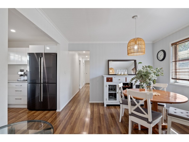 10 Mark Street, Redland Bay QLD 4165