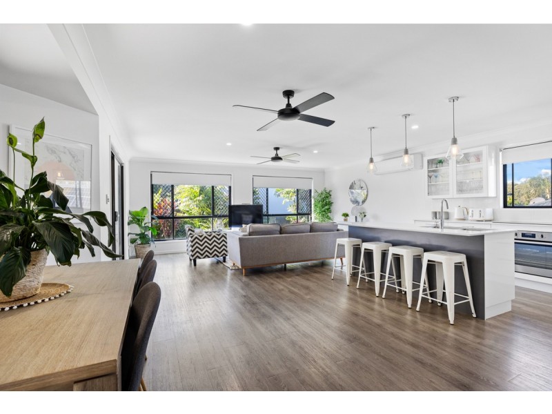 14 Manor Drive, Wellington Point QLD 4160