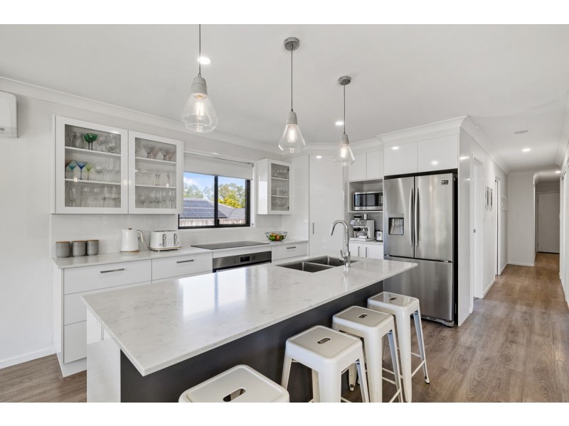 14 Manor Drive, Wellington Point QLD 4160