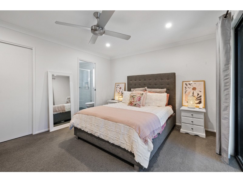 14 Manor Drive, Wellington Point QLD 4160