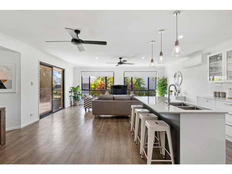 14 Manor Drive, Wellington Point QLD 4160