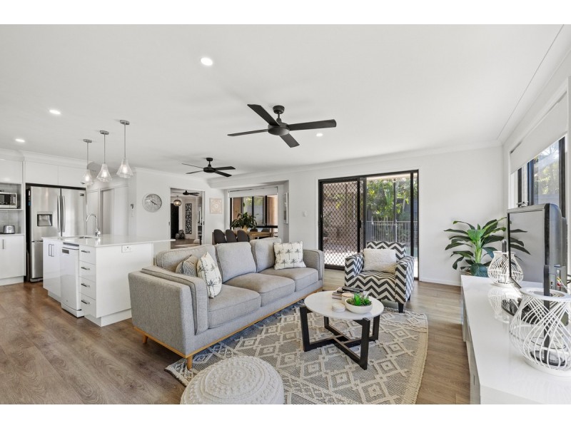 14 Manor Drive, Wellington Point QLD 4160